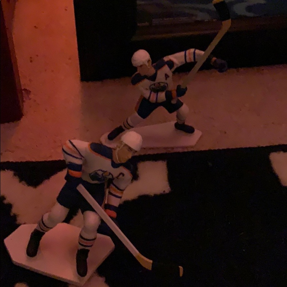 RARE Wayne Gretzky and Mark Messier figures